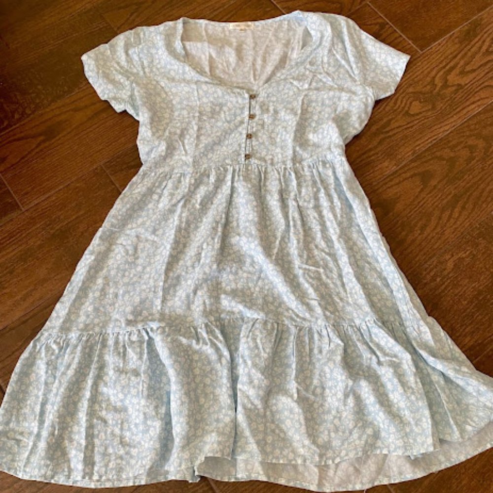 Blue/White Flowy Floral Dress w/ Buttons